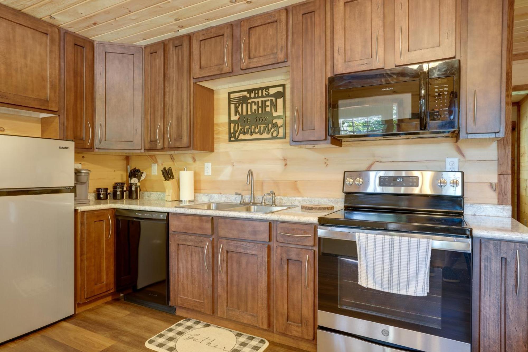 Lakeside Trenton Cabin On 7-Acre Property! المظهر الخارجي الصورة