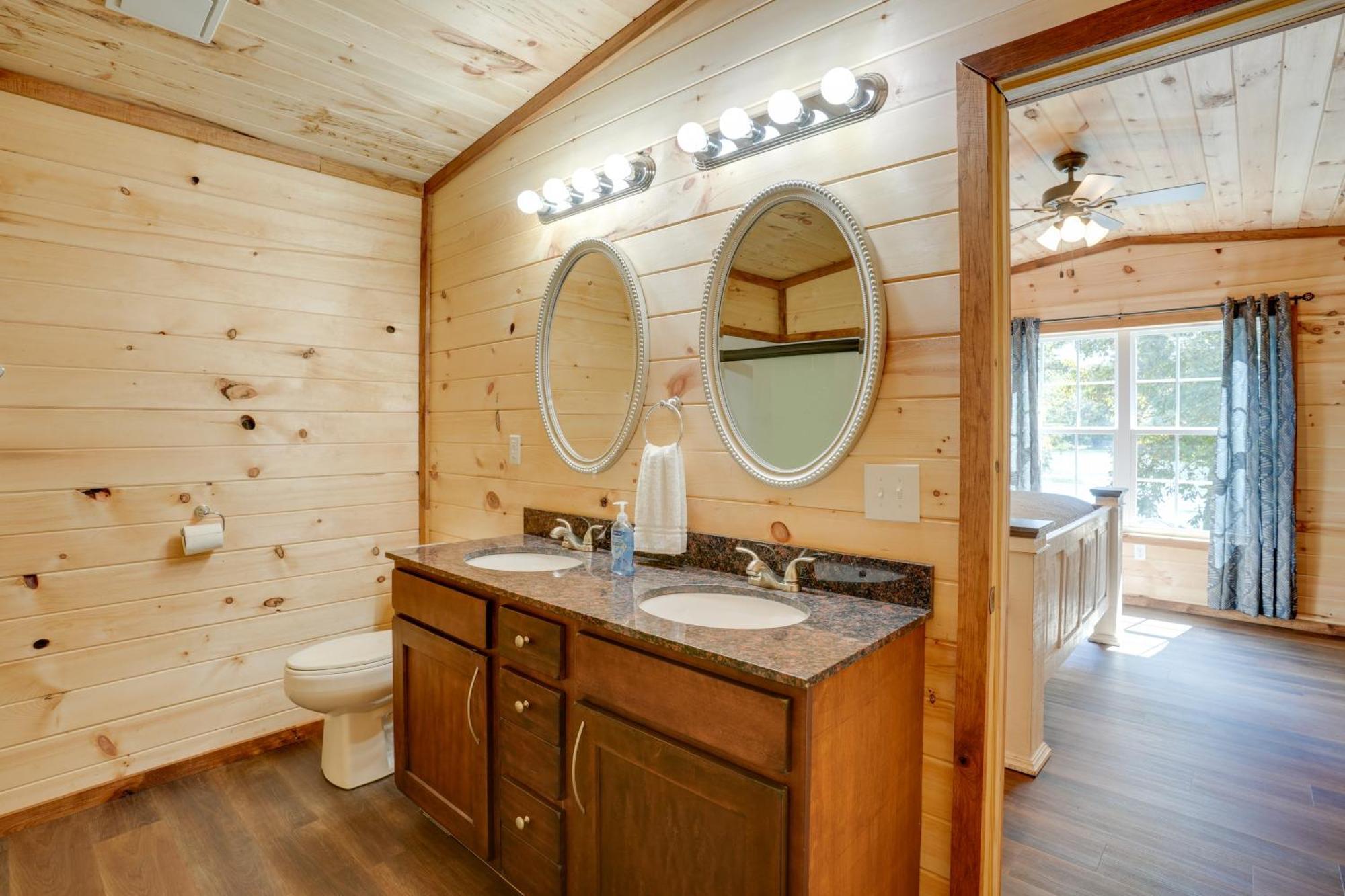 Lakeside Trenton Cabin On 7-Acre Property! المظهر الخارجي الصورة
